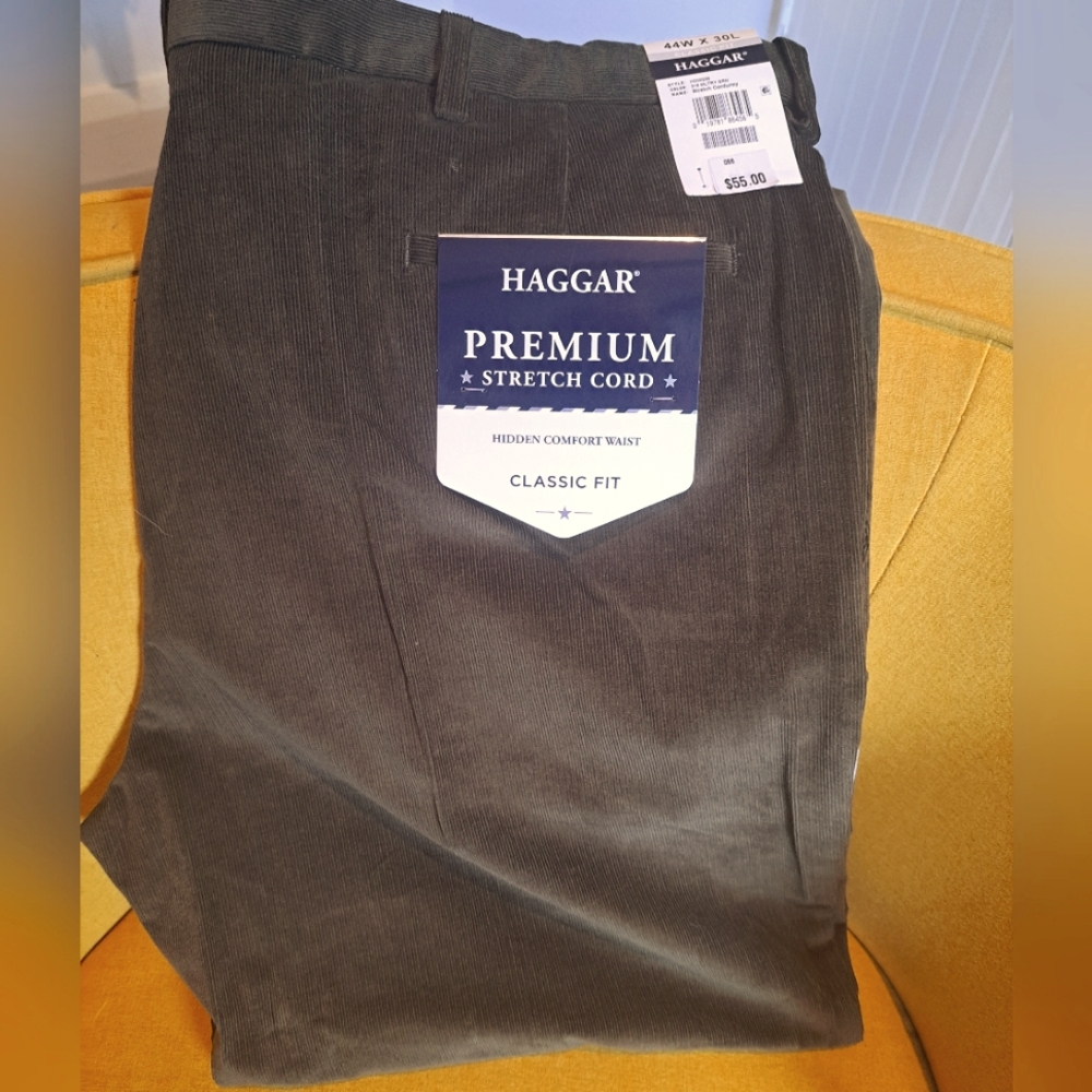 Haggar Classic Fit Stretch Men's Forest Green Corduroy Pants